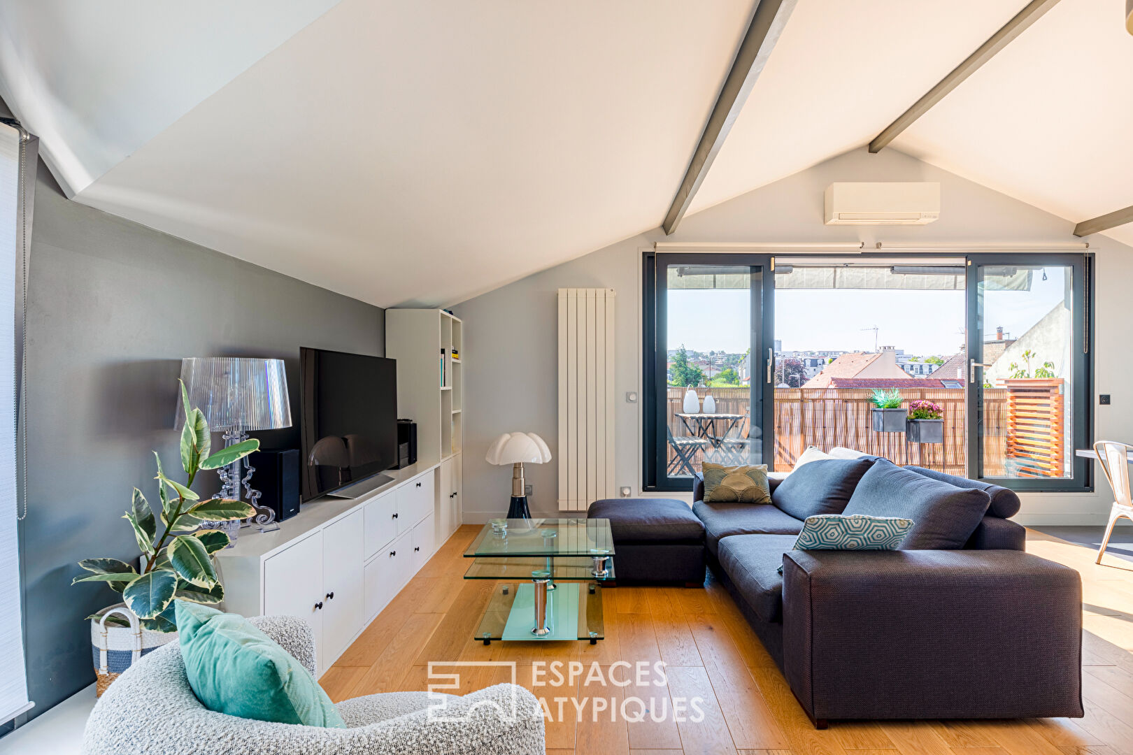 Duplex inversé avec terrasse dans une impasse proche centre-ville de Rueil-Malmaison