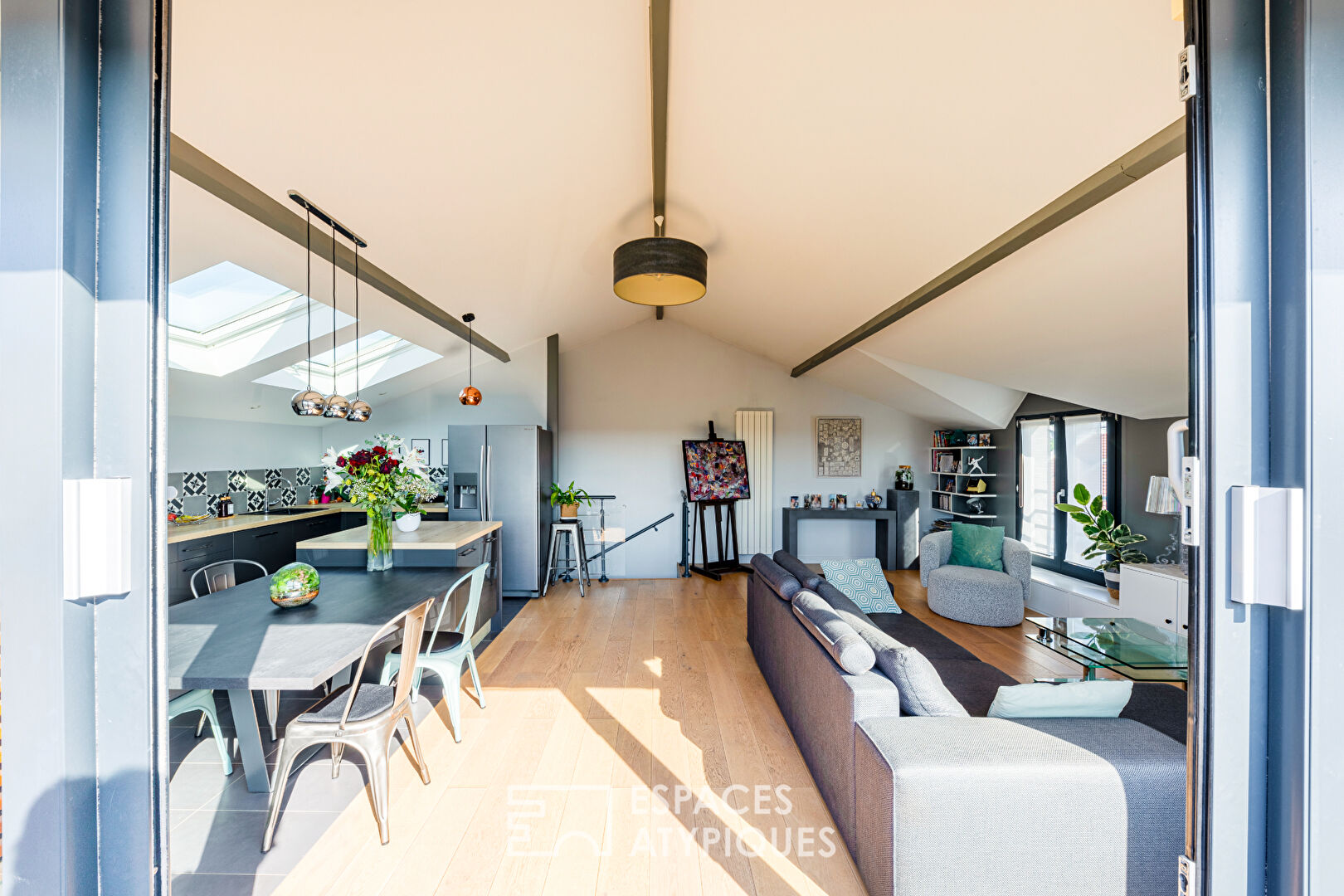 Duplex inversé avec terrasse dans une impasse proche centre-ville de Rueil-Malmaison
