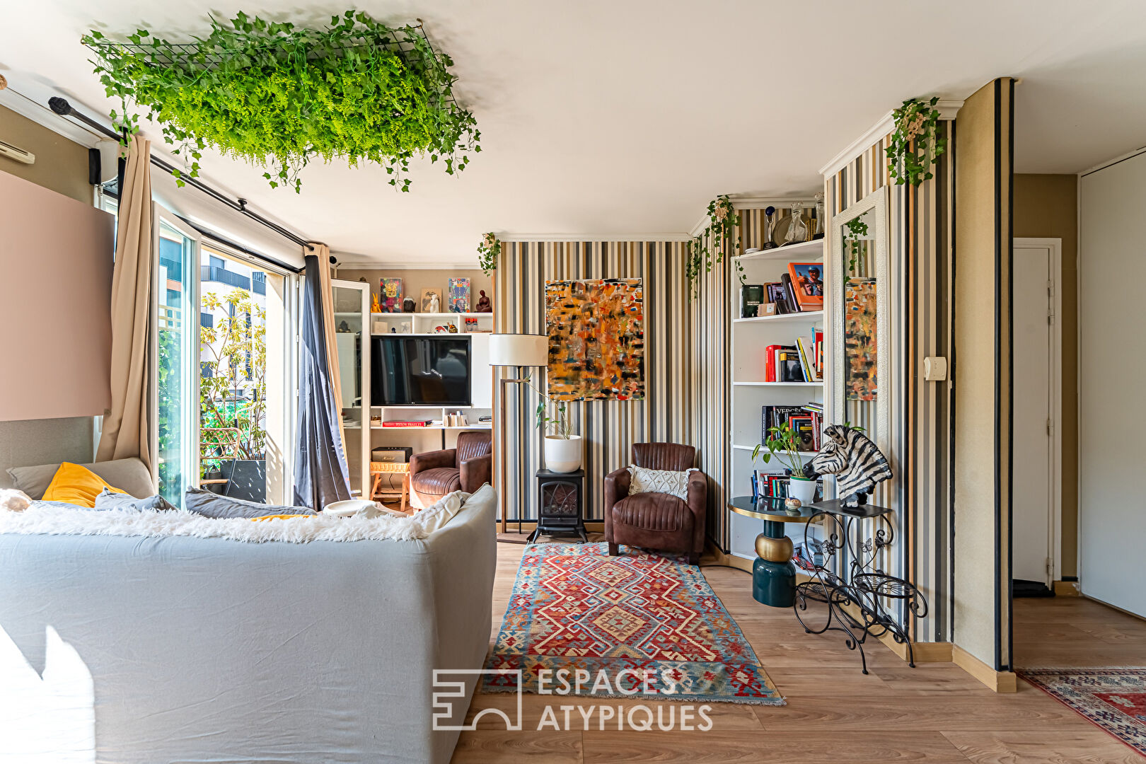 Appartement traversant avec balcon en dernier étage
