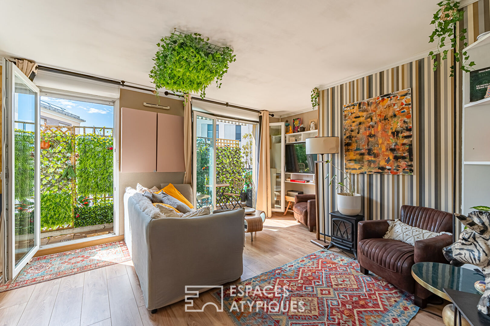 Appartement traversant avec balcon en dernier étage