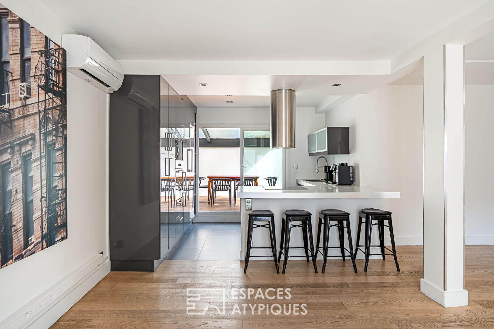 Top floor duplex with terrace, Alma district