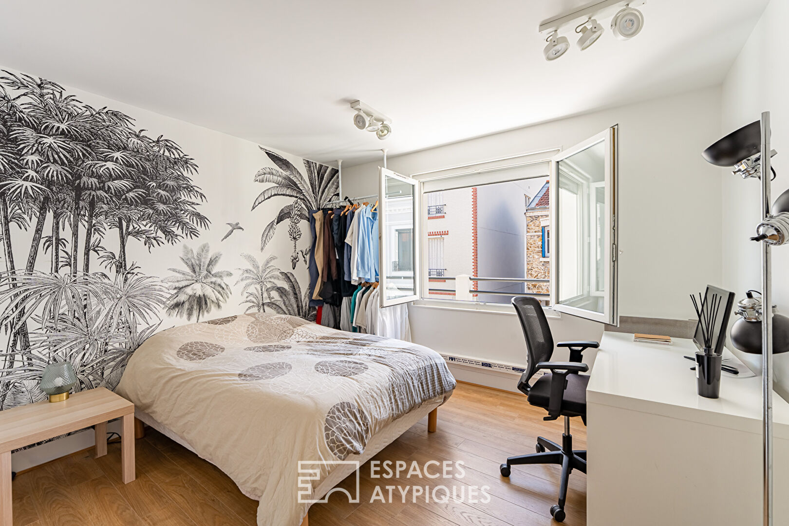 Top floor duplex with terrace, Alma district