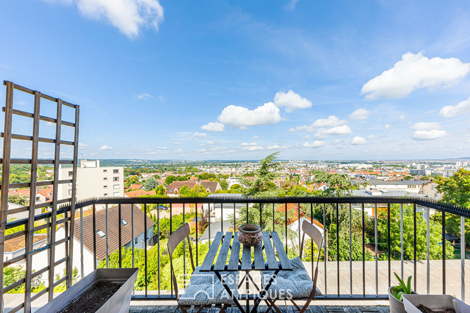 Cosy appartement T3 rénové avec balcon et vue dégagée à Rueil-Malmaison