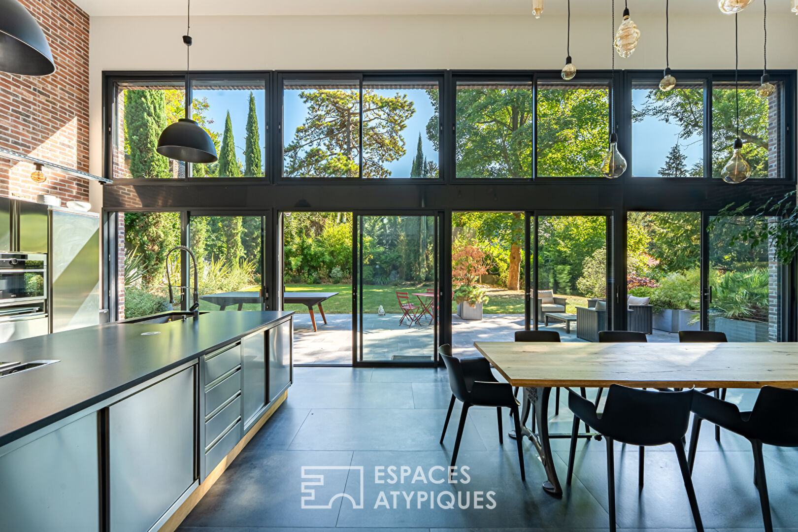Industrial-style timber-framed property in Saint Cucufa Rueil-Malmaison