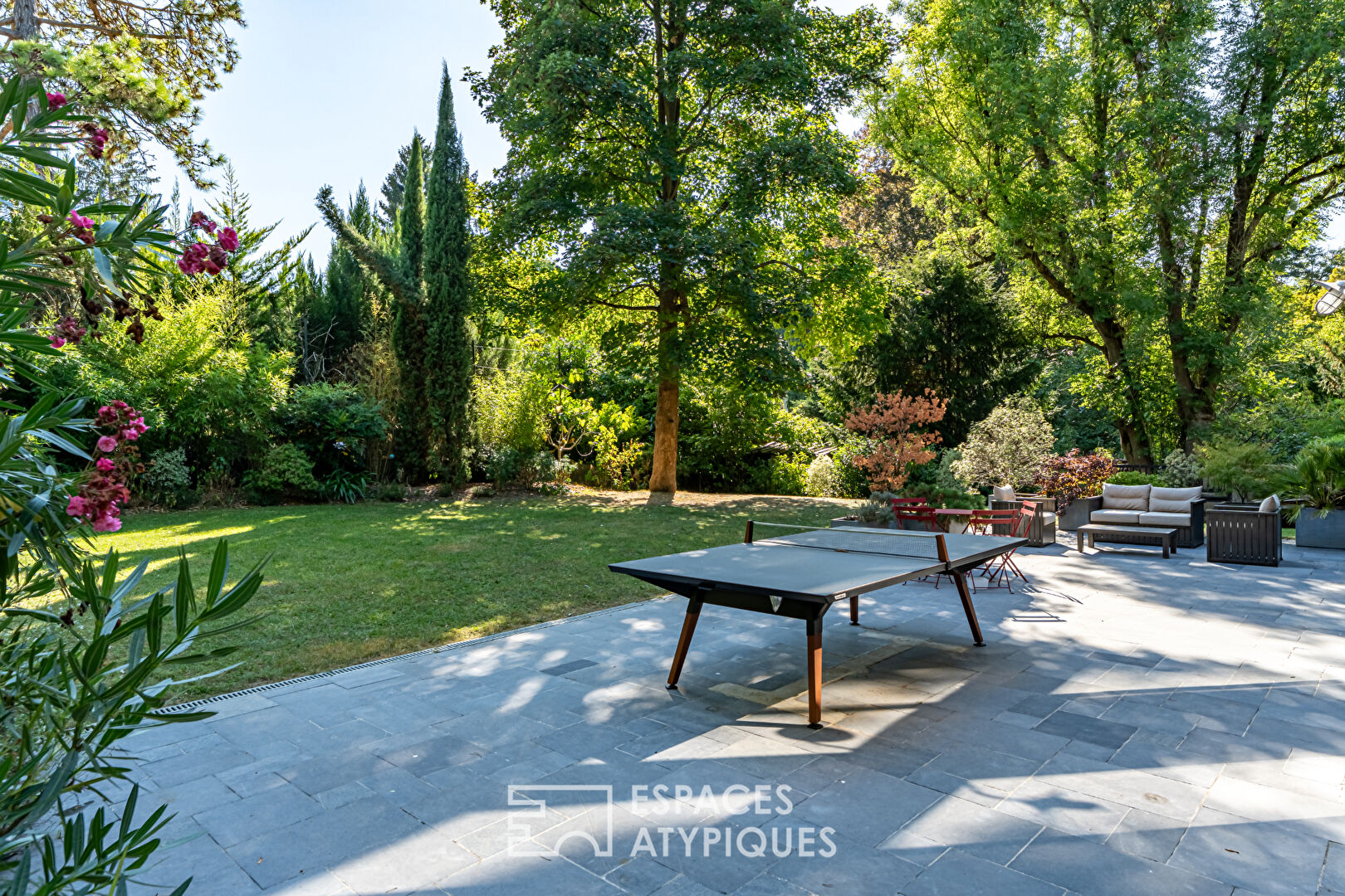 Industrial-style timber-framed property in Saint Cucufa Rueil-Malmaison