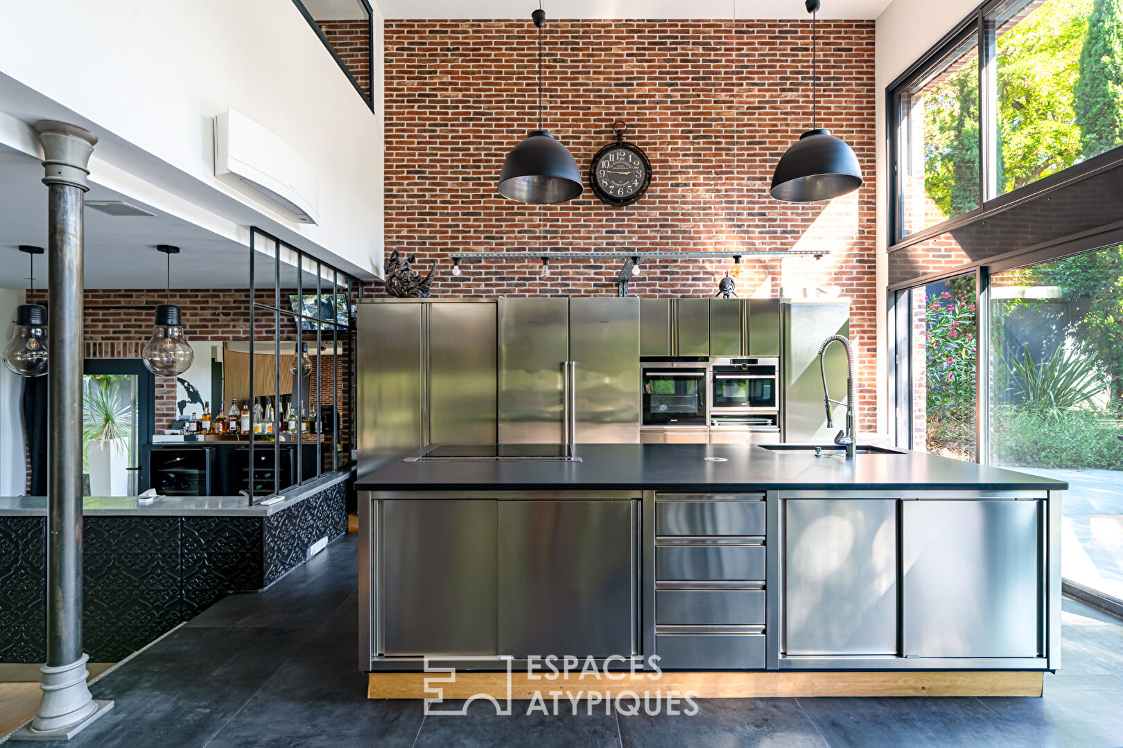 Industrial-style timber-framed property in Saint Cucufa Rueil-Malmaison