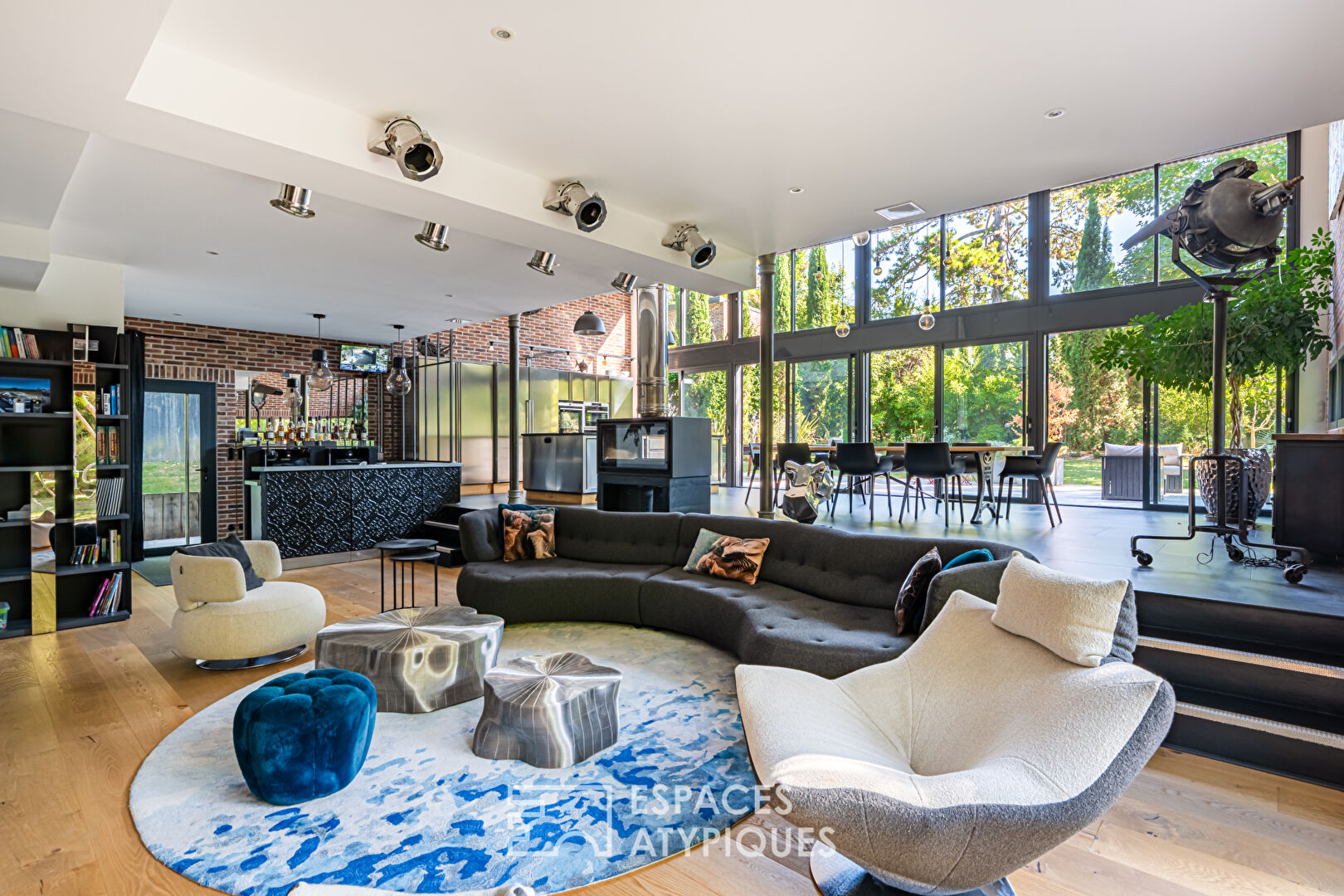 Industrial-style timber-framed property in Saint Cucufa Rueil-Malmaison