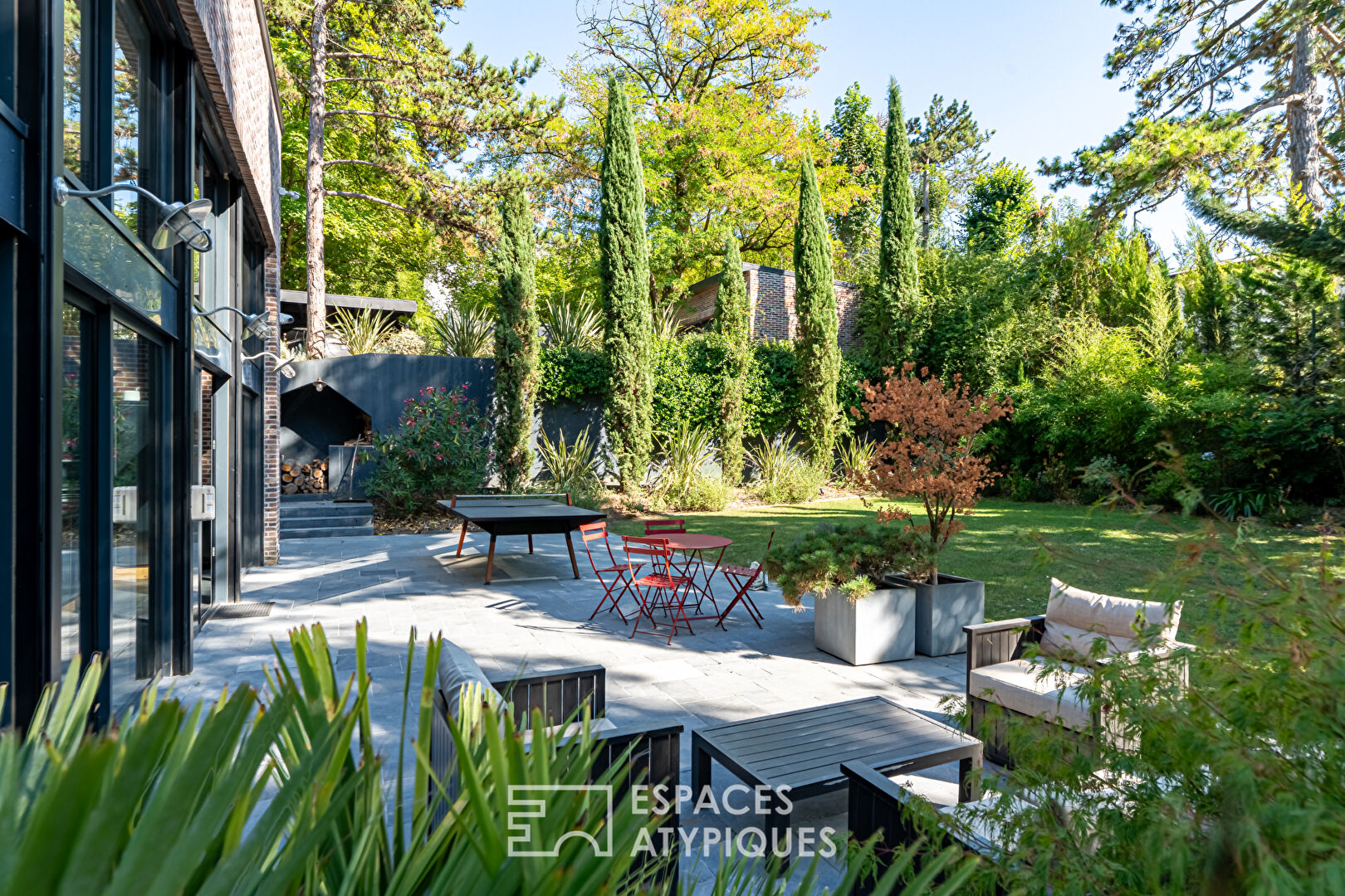 Industrial-style timber-framed property in Saint Cucufa Rueil-Malmaison