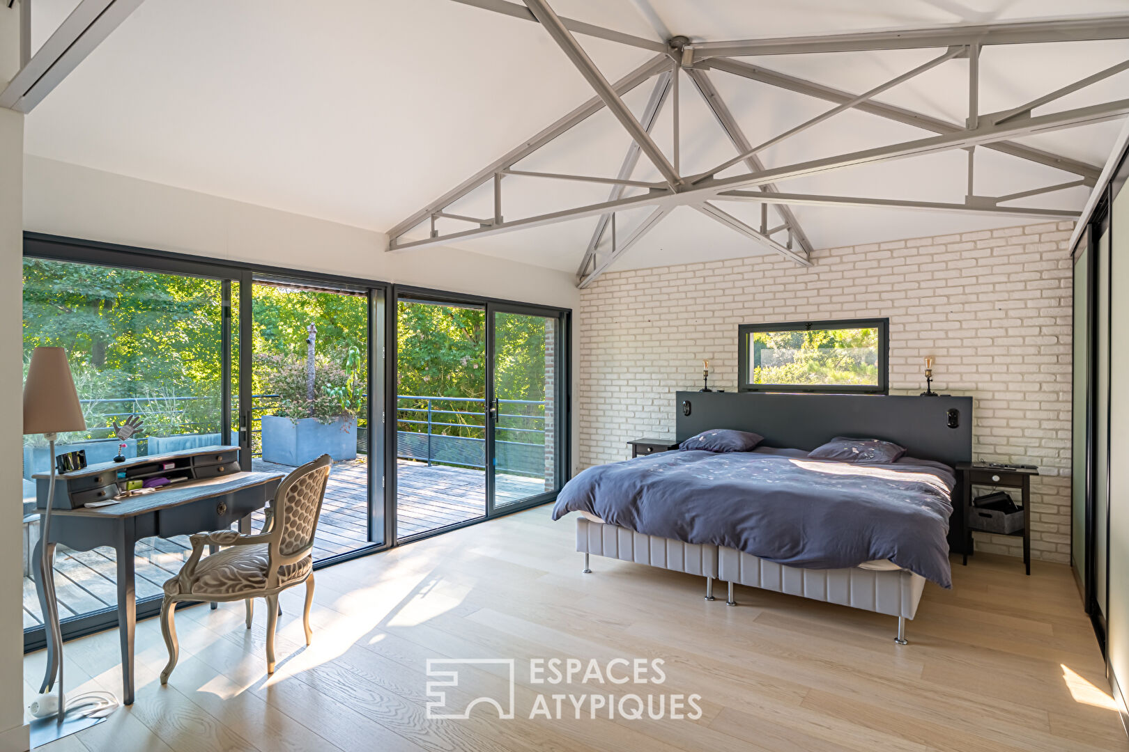 Industrial-style timber-framed property in Saint Cucufa Rueil-Malmaison