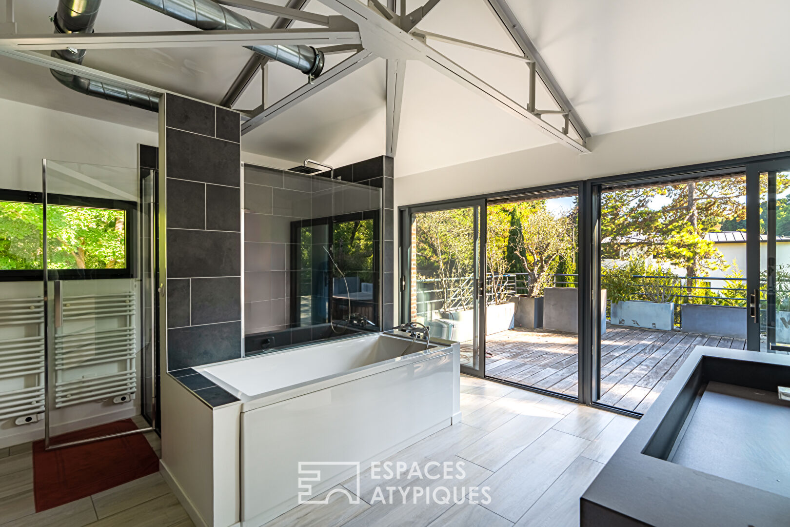 Industrial-style timber-framed property in Saint Cucufa Rueil-Malmaison