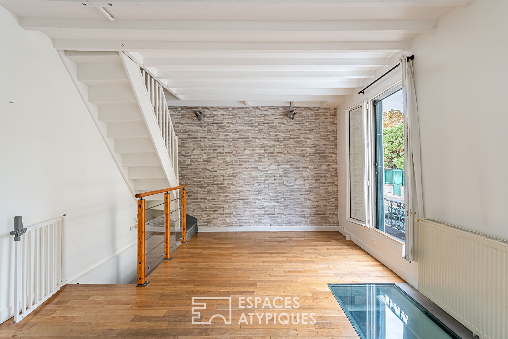 Triplex like a house in the heart of the BAC district