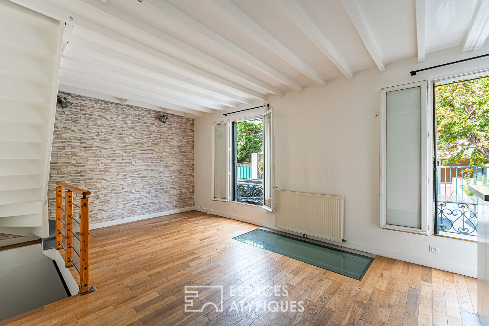 Triplex like a house in the heart of the BAC district