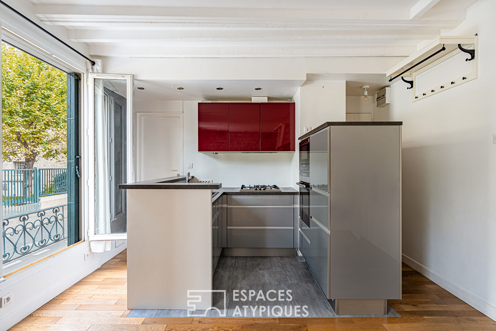 Triplex like a house in the heart of the BAC district