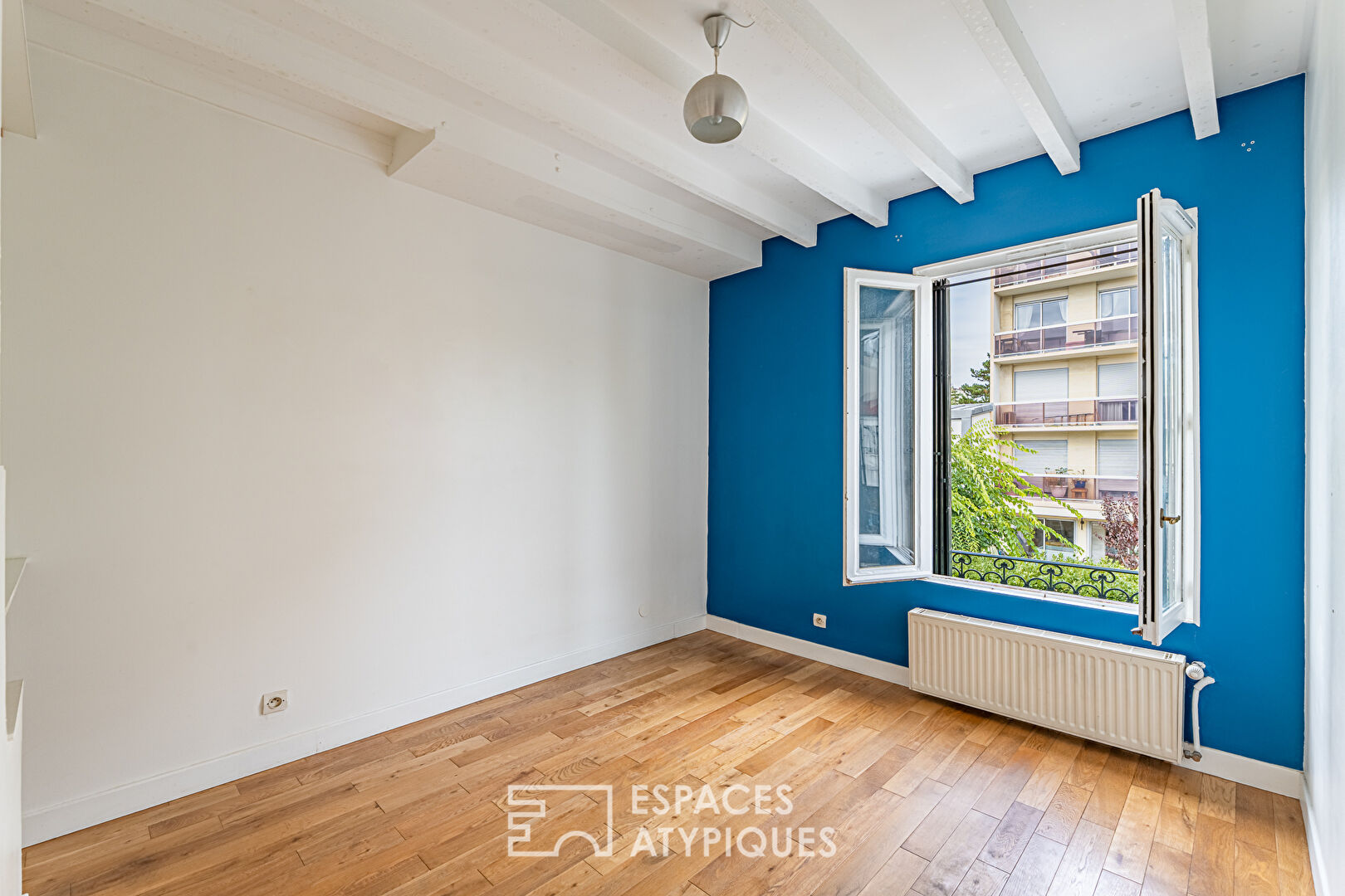 Triplex like a house in the heart of the BAC district