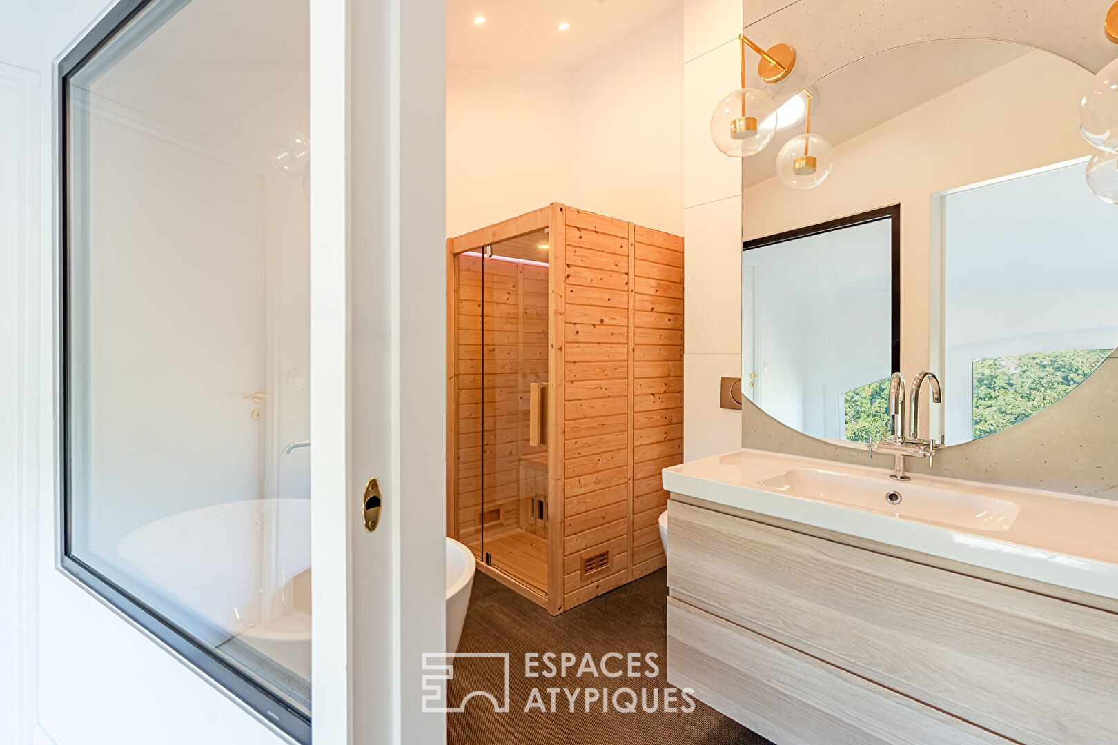 Duplex contemporain avec balcon dans un ancien hôtel particulier, aux portes de l’Île Seguin