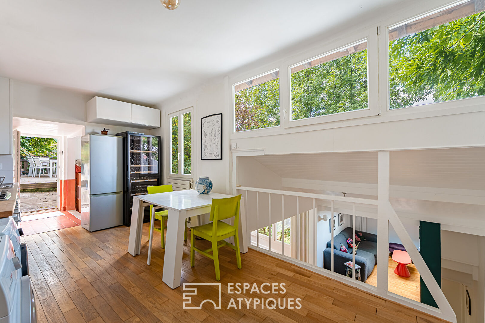House and its terraces in a green setting in Sèvres Rive-Gauche
