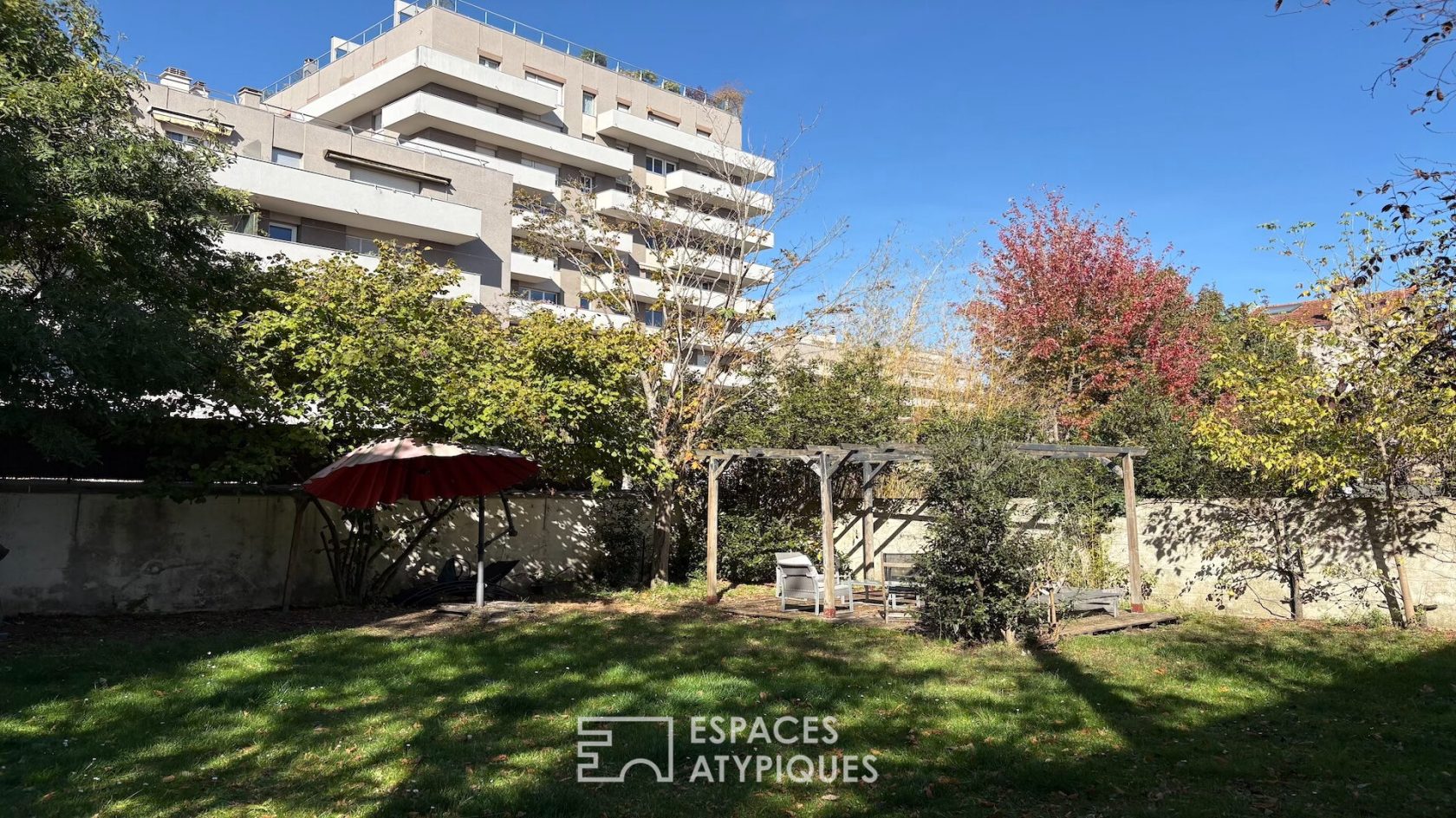 Building land in a residential area in the city center
