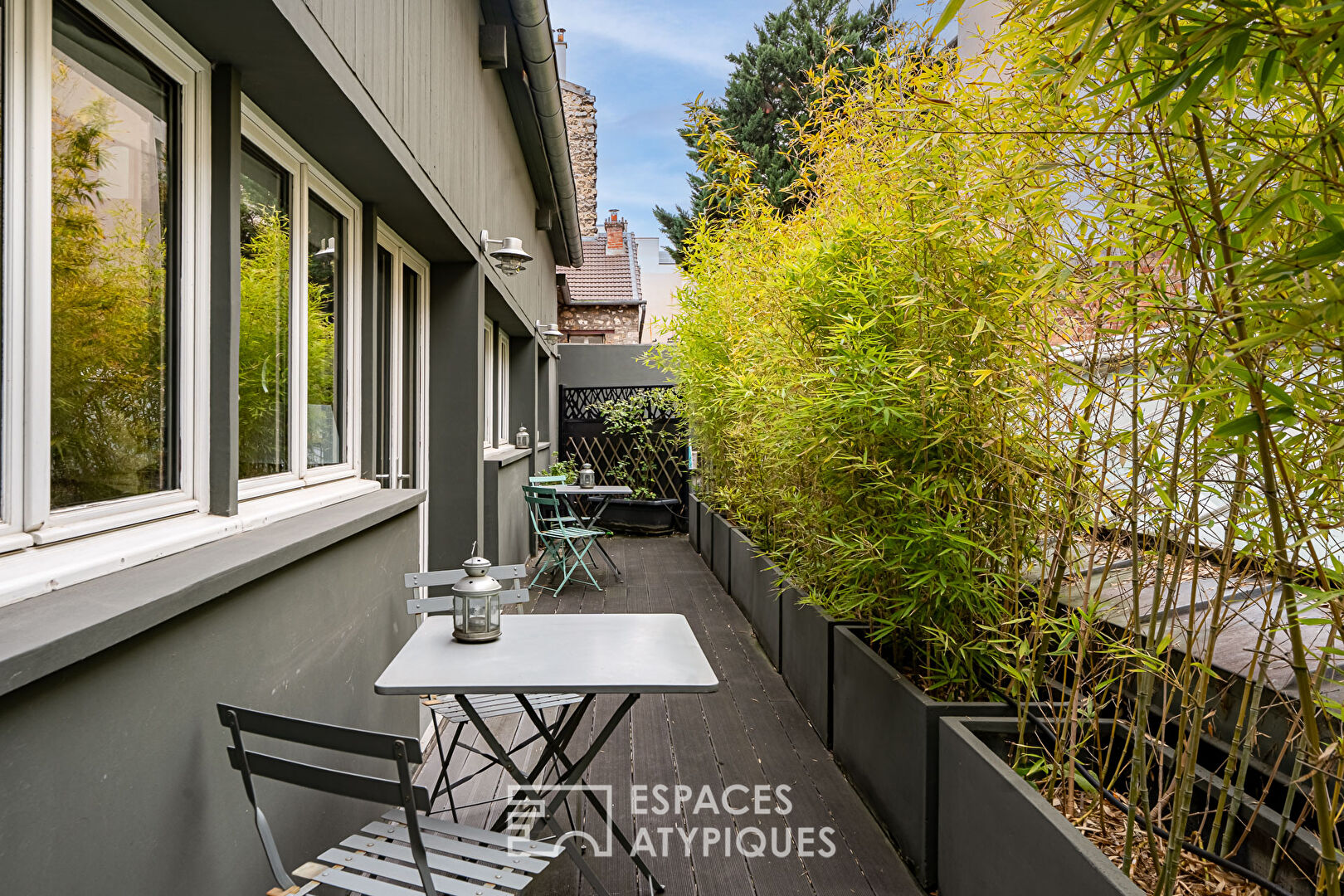 Former mechanical workshop transformed into a mixed-use loft, Gambetta district.