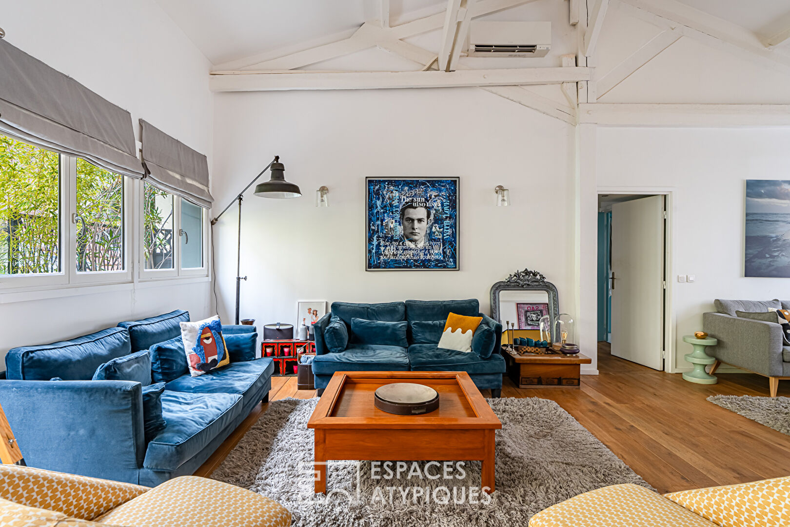 Former mechanical workshop transformed into a mixed-use loft, Gambetta district.