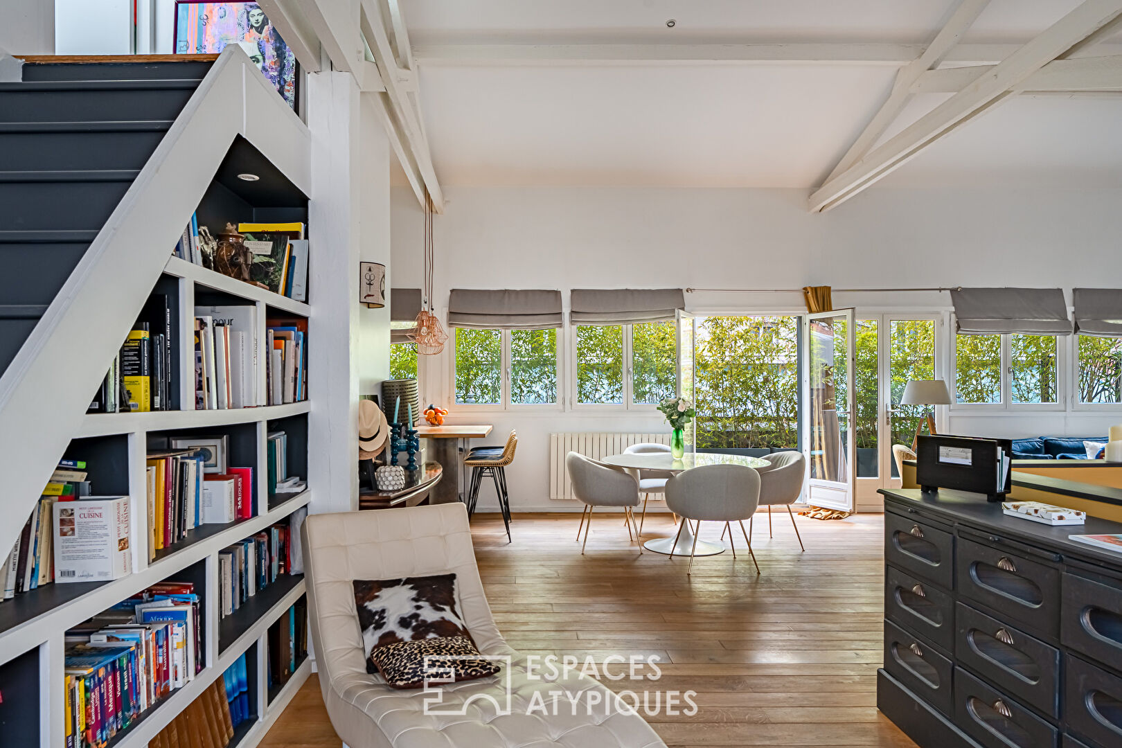 Former mechanical workshop transformed into a mixed-use loft, Gambetta district.