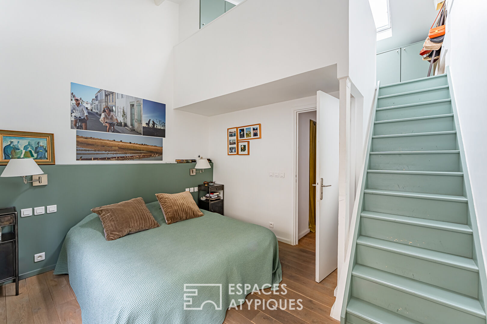 Former mechanical workshop transformed into a mixed-use loft, Gambetta district.