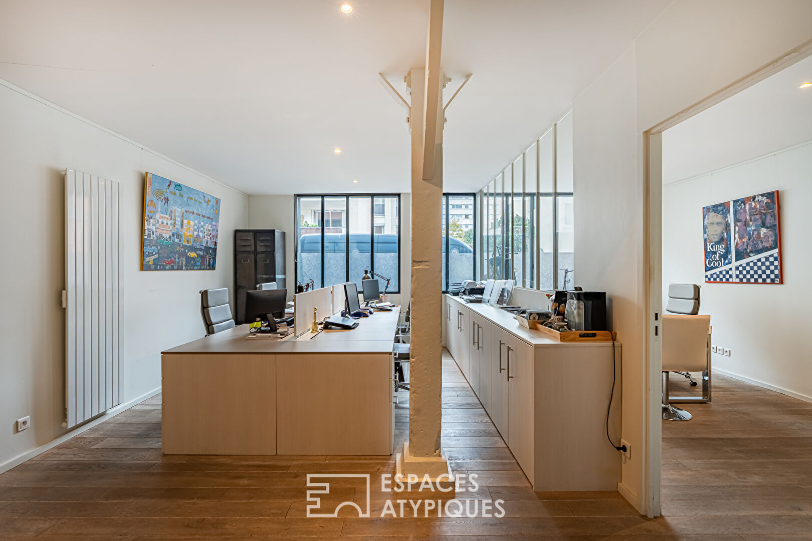Former mechanical workshop transformed into a mixed-use loft, Gambetta district.
