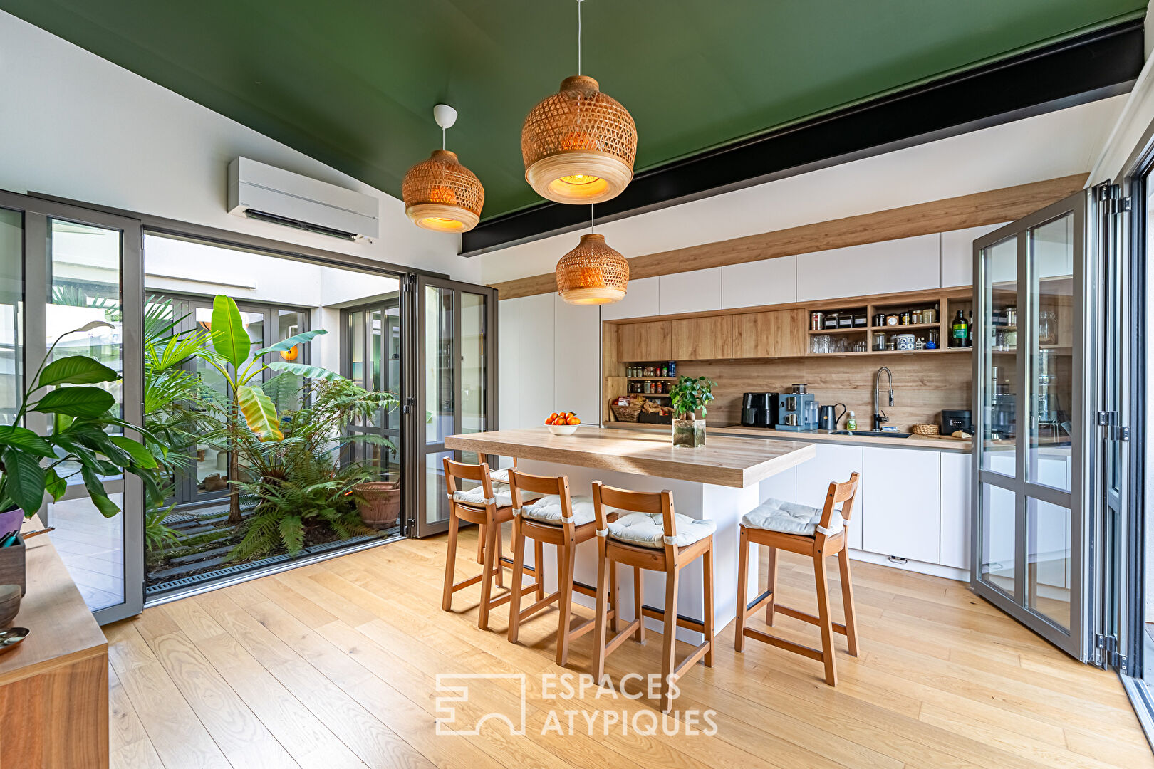 Loft dans une ancienne chaudronnerie avec terrasse et patios