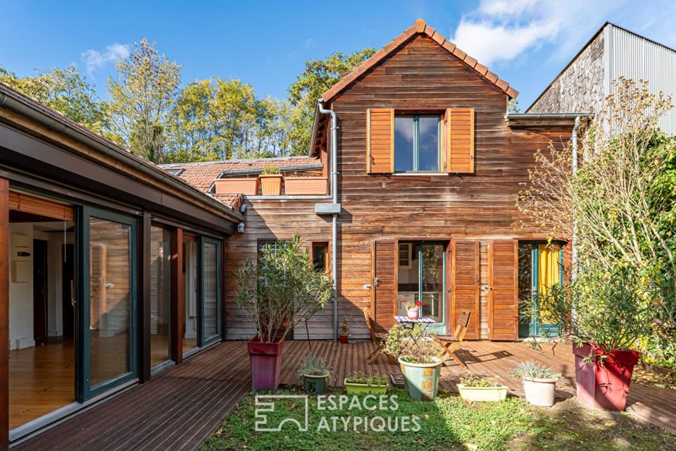 House with wood cladding and garden in the center of Chaville - Réf. 13516