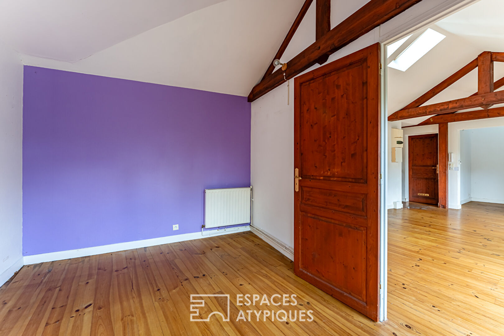 House with wood cladding and garden in the center of Chaville
