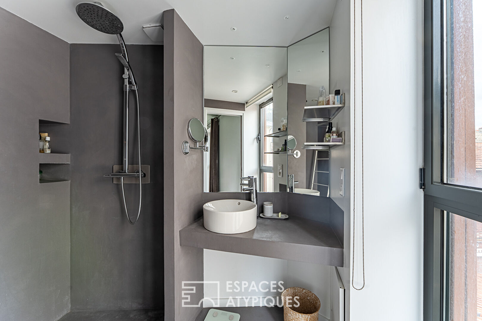 Triplex contemporain meublé avec toit-terrasse au coeur de Boulogne