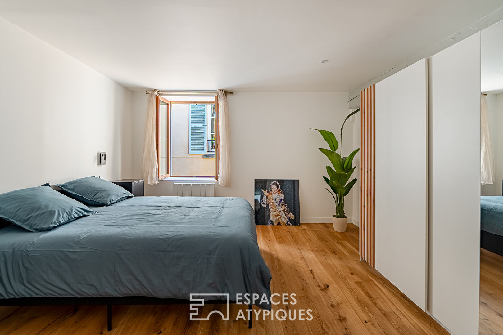 Maison de ville rénovée sur allée privée en centre-ville