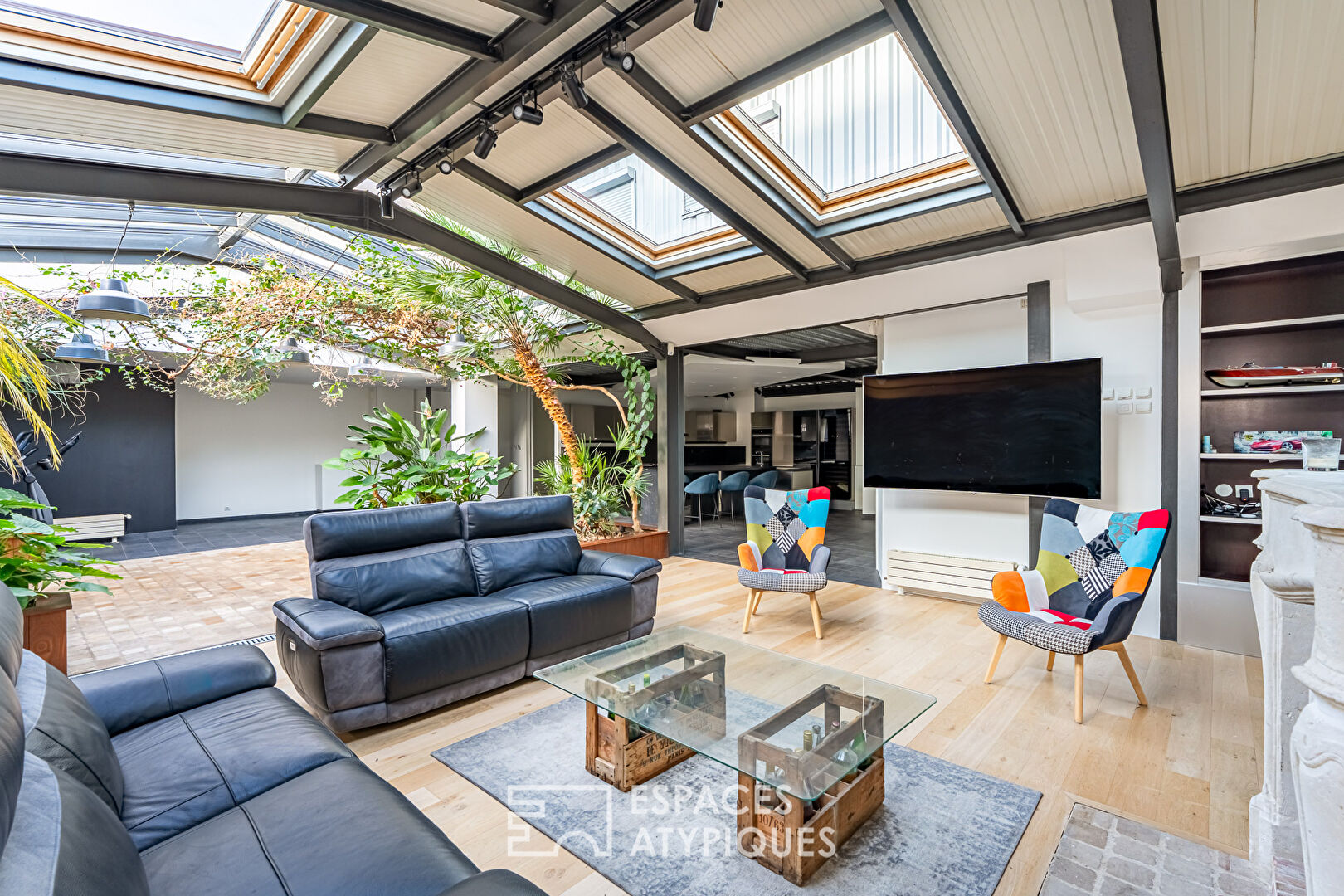 Maison-loft aux volumes exceptionnels, avec verrière et végétation intérieure