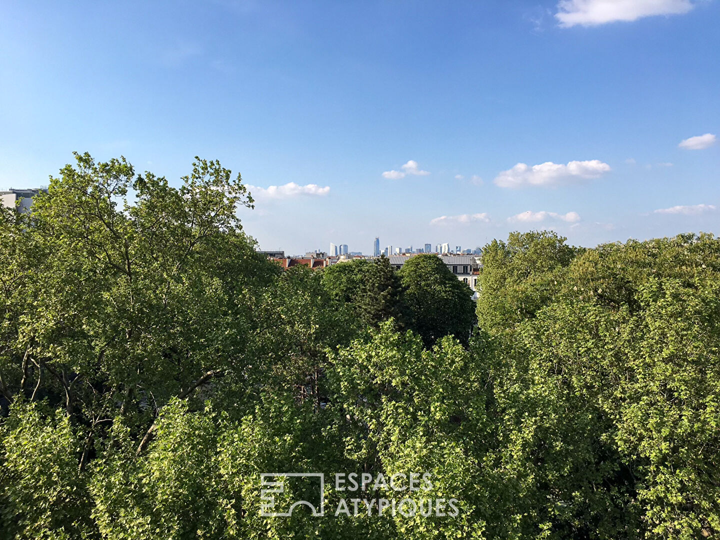 Dernier étage avec vue dégagée et jardin partagé