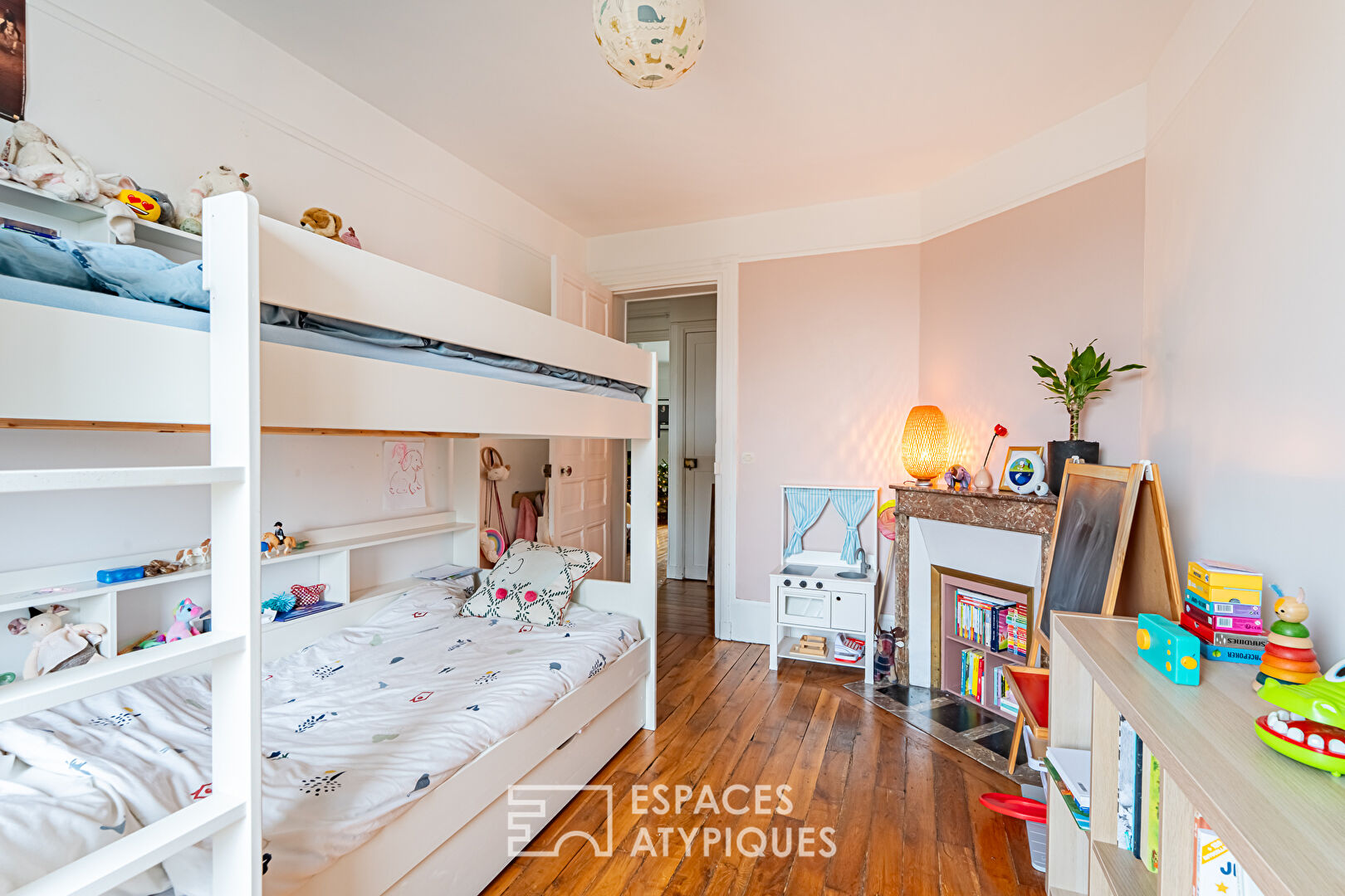 Dernier étage avec vue dégagée et jardin partagé