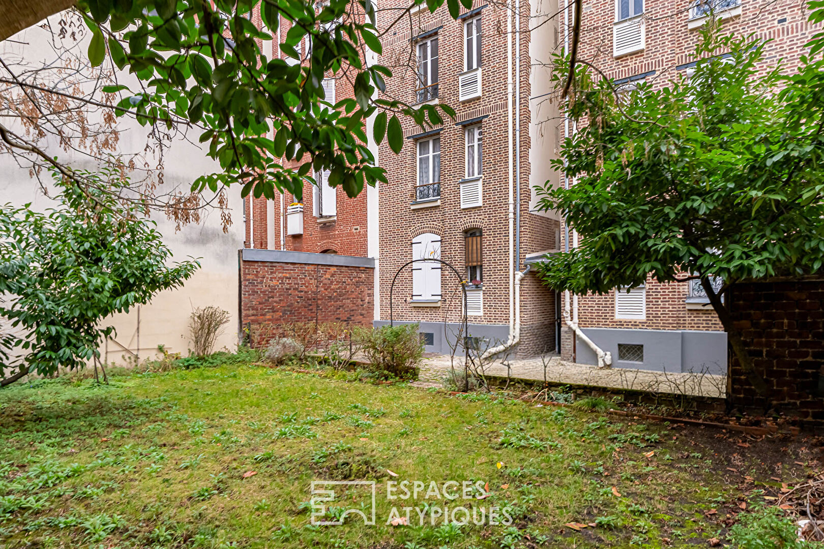 Dernier étage avec vue dégagée et jardin partagé