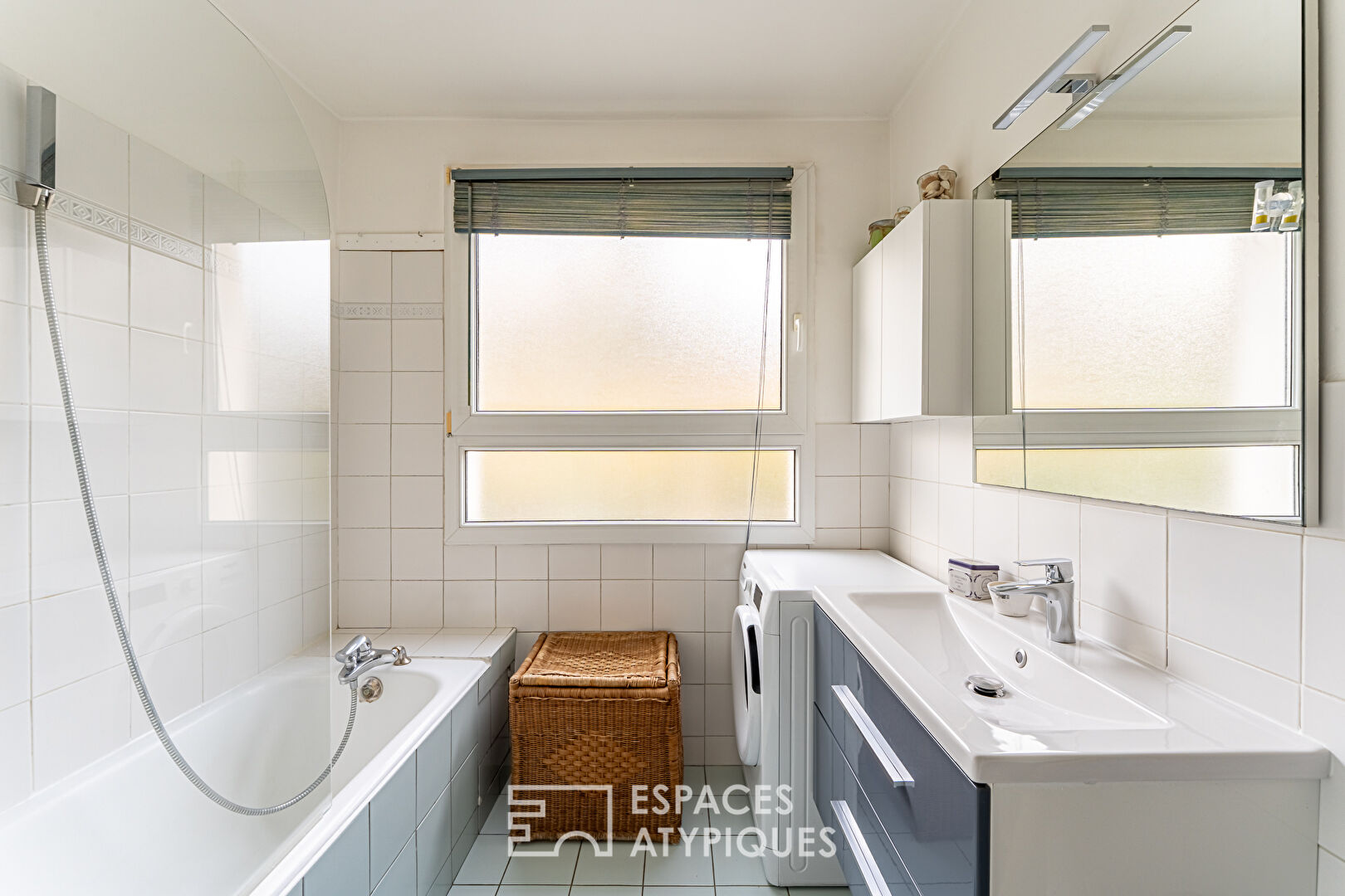 Lumineux premier étage avec balcon sur espace vert