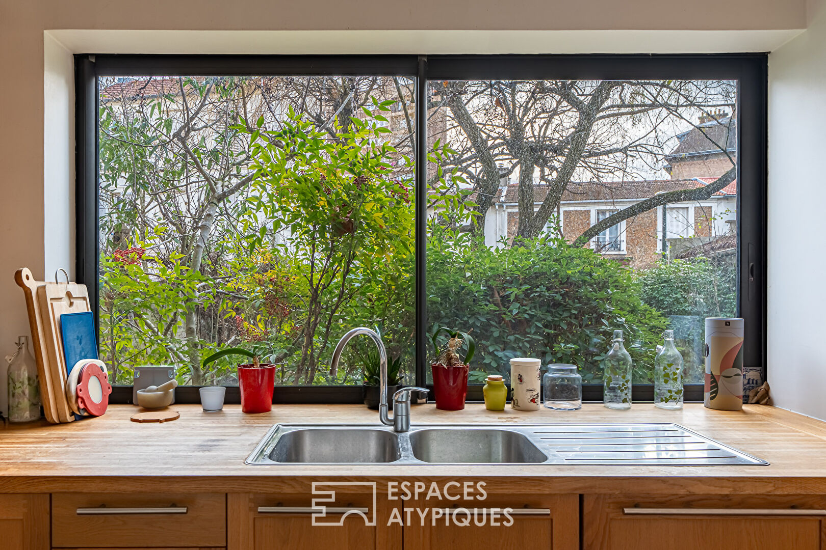 Maison d&rsquo;architecte et son jardin exposé sud au coeur de Malakoff