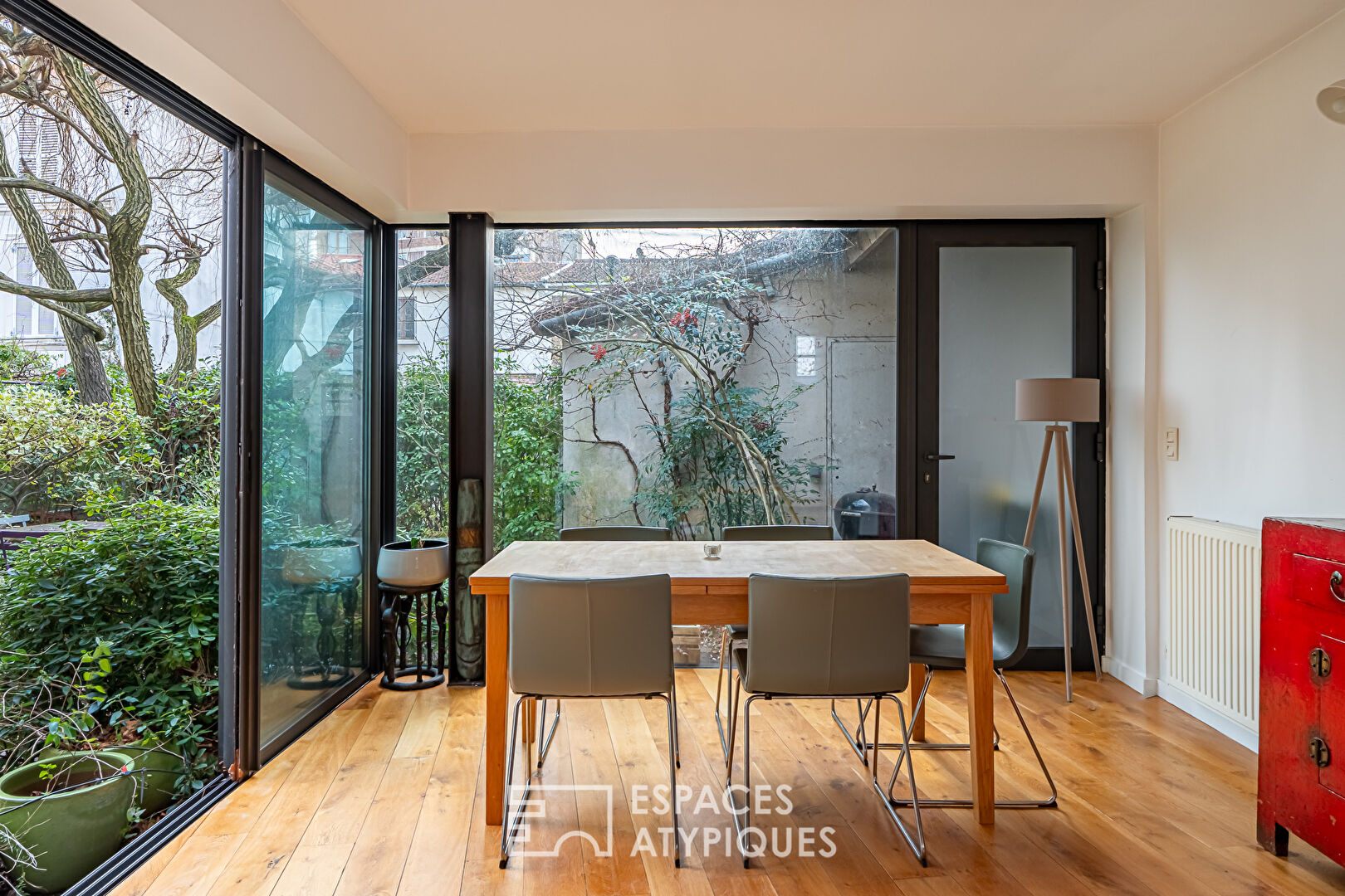 Maison d&rsquo;architecte et son jardin exposé sud au coeur de Malakoff