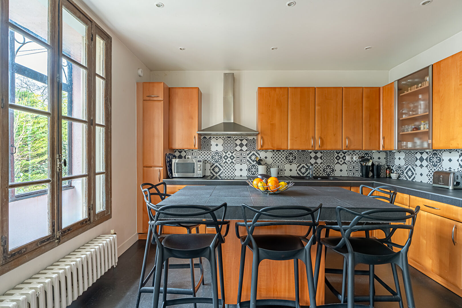 Meulière familiale confidentielle, à l&rsquo;abri des regards