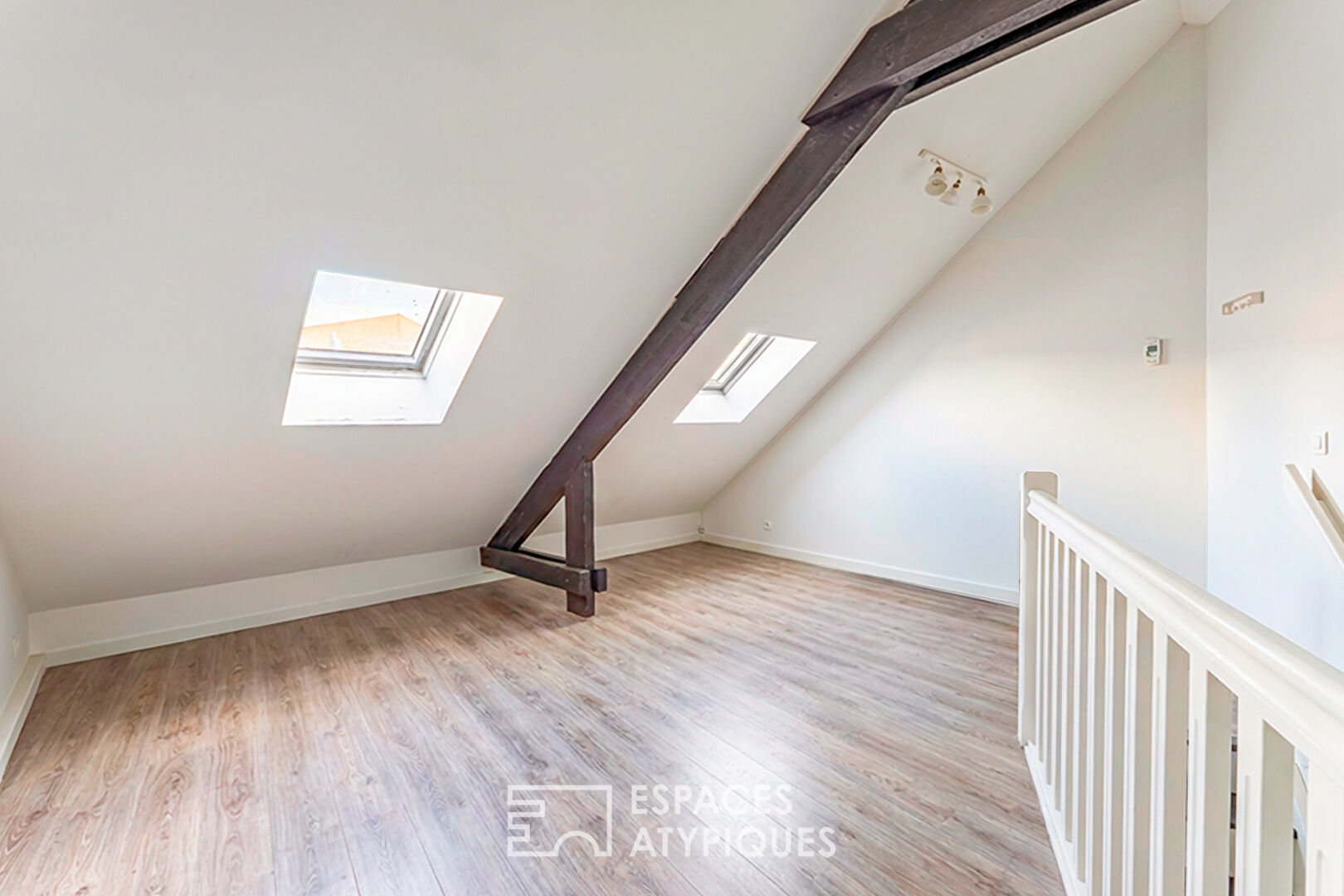 Duplex avec studio/atelier indépendant dans le centre-ville de Sèvres