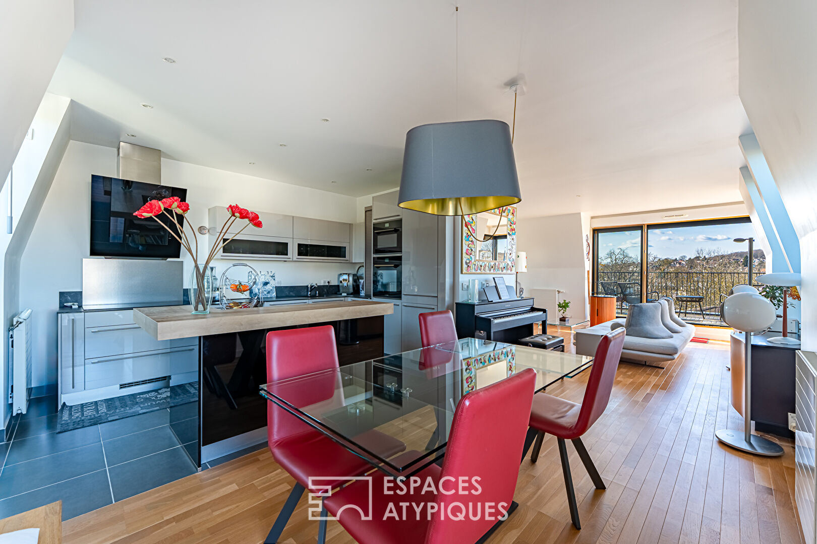 Dernier étage avec terrasse et vue dégagée au coeur de Chaville