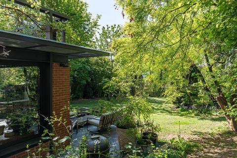 Maison de famille réinventée et son jardin secret dans le très prisé quartier Brancas