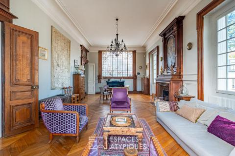 Triplex familial chargé d&rsquo;histoire à deux pas de la Section Internationale de Sèvre.