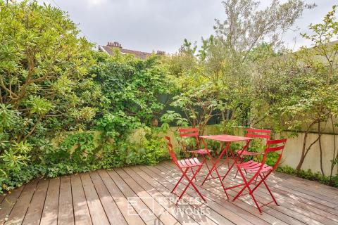 Maison familiale avec terrasses arborées, quartier piscine