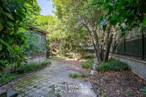 Maison d&rsquo;artiste à réhabiliter, chargée d&rsquo;histoire avec jardin et ateliers