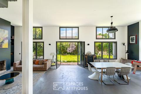 Maison transformée esprit loft avec terrasse et jardin