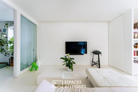 Loft contemporain au blanc immaculé dans une ancienne imprimerie à Bagneux