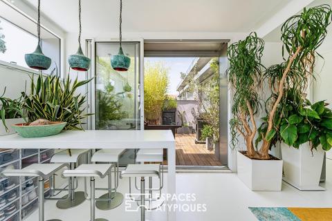 Loft contemporain au blanc immaculé dans une ancienne imprimerie à Bagneux