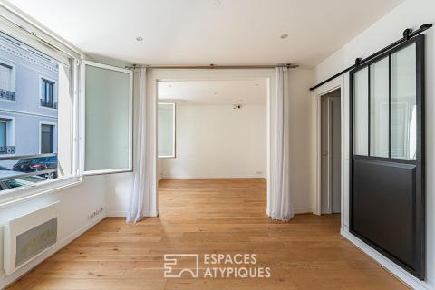 Renovated apartment in the Alma district with parking