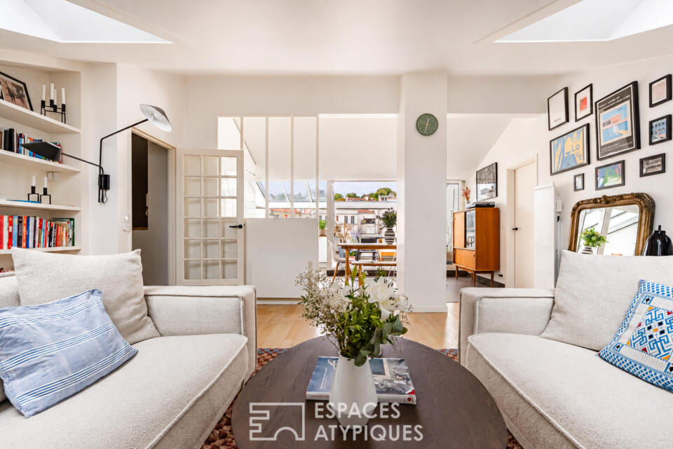 Penthouse confidentiel et terrasse plein ciel face au clocher du vieux Saint-Cloud.